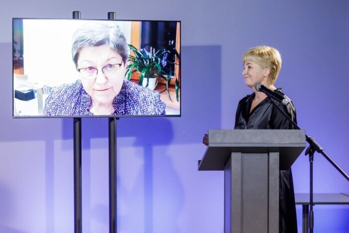 Teisėjai Zitai Gavėnienei įteiktas Teismų sistemos garbės ženklas