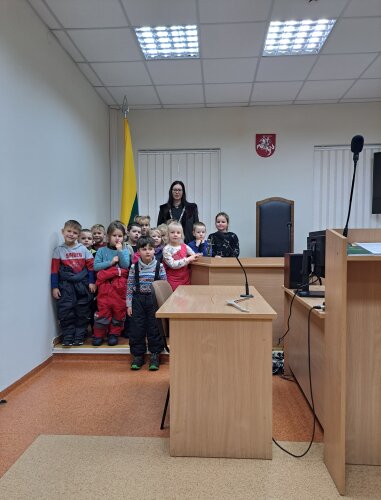 Vaikų vizitas Utenos apylinkės teismo Anykščių rūmuose