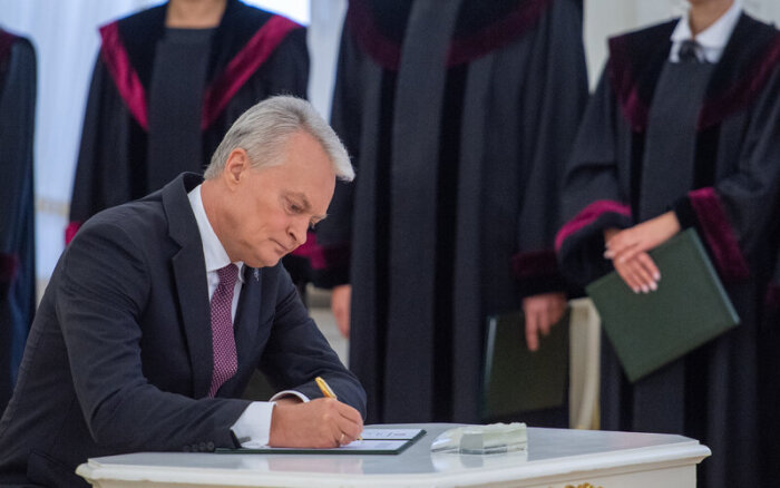Darbą Utenos apylinkės teisme pradėjo nauji teisėjai