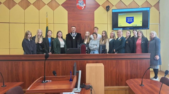 Utenos apylinkės teismo Ignalinos rūmuose Švenčionyse lankėsi Švenčionių Zigmo Žemaičio gimnazijos moksleiviai